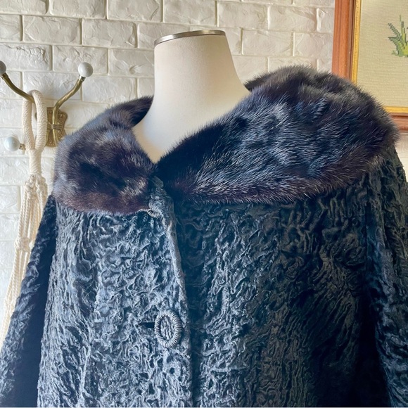 Vintage 1960s Persian Lamb Cropped Coat with Mink Collar - Picture 6 of 15